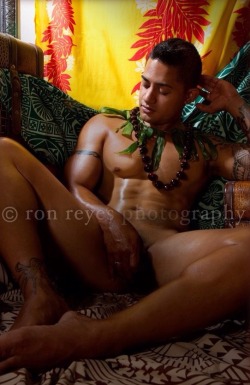 keahimakua:  samoan + nekkid = like