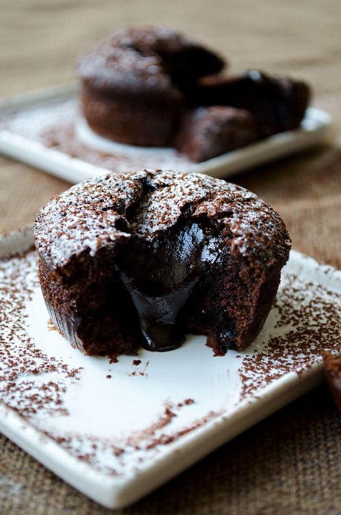 daily-deliciousness:  Molten chocolate lava