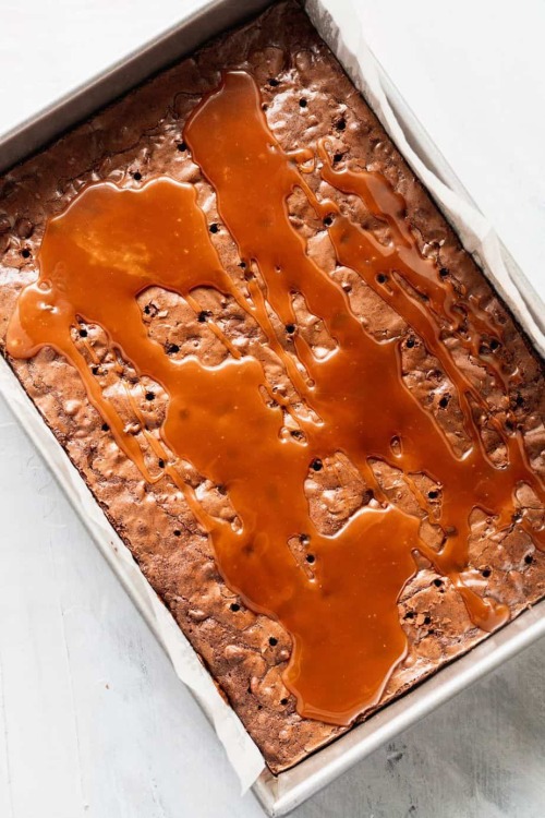 sweetoothgirl:Salted Caramel Turtle Brownies