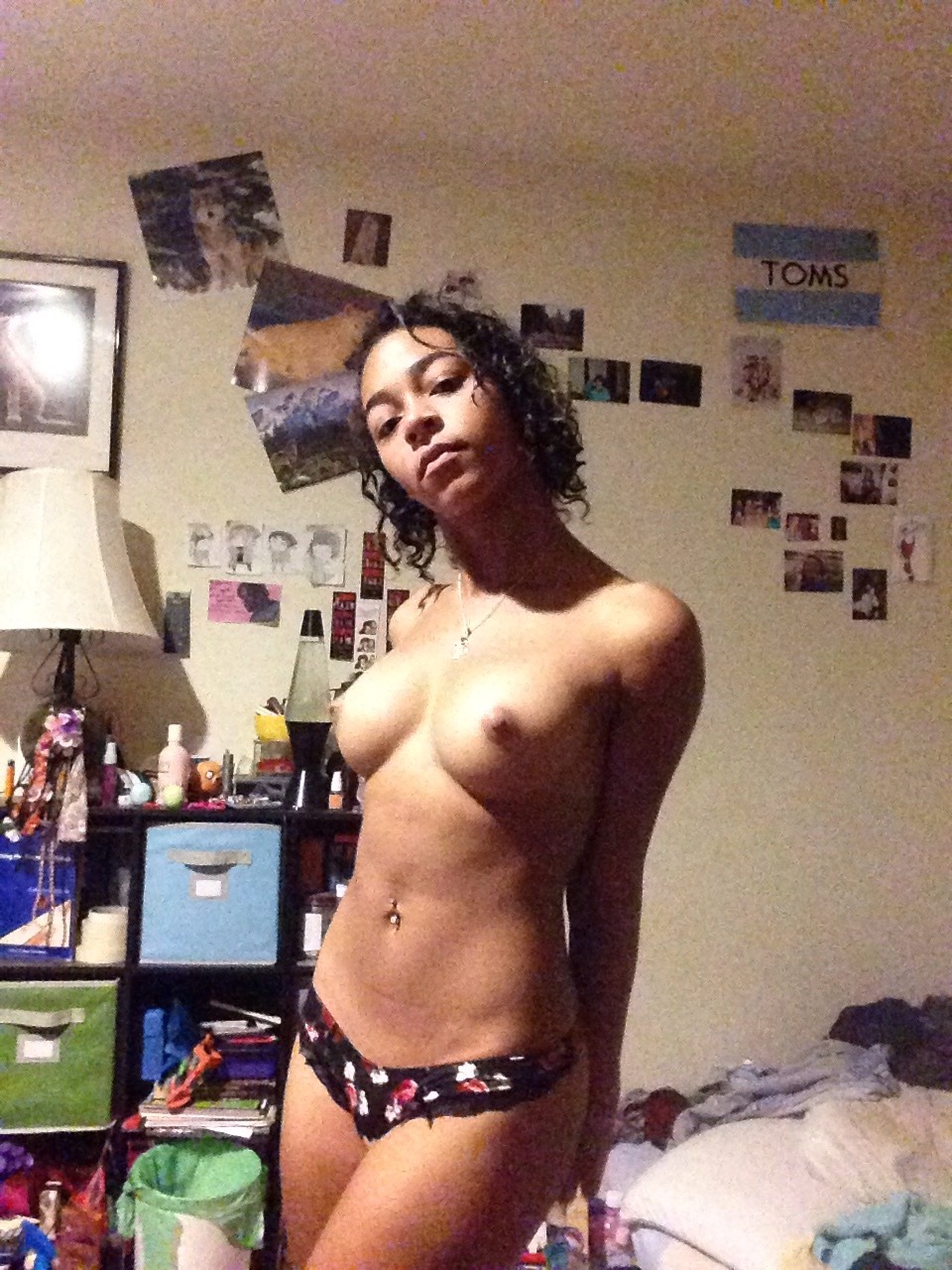 bleu-amber:  Enjoy my body and get me over at least 200notes for the next picture