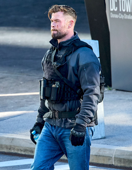 chemsdaily:CHRIS HEMSWORTHbehind the scenes of EXTRACTION 2 (February 9, 2022)