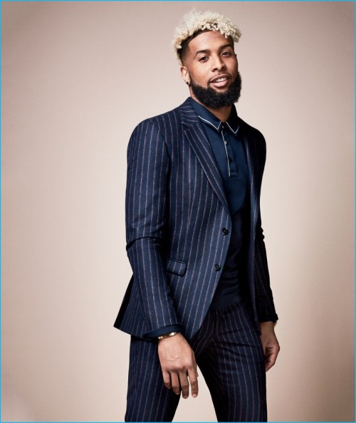 hotfamousmen:  Odell Beckham Jr.  Why is his dick hard in a tub full of men?