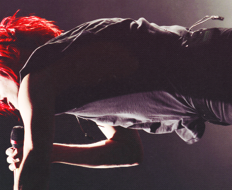 hayleyofparamore:  work-it-out:  making-sense-makes-no-sense:  work-it-out:  lately i like to play this game called ‘is it red-haired gerard way or recent picture of hayley williams’ i mean     ?????¿¿¿¿???  Imagine a Paramore concert where they’re