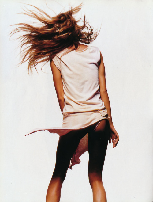 loueale: NUMERO JUNE/JULY 2000MODEL:  GISELE BUNDCHENPHOTOGRAPHER:  THOMAS SCHENK