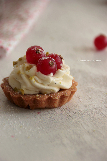 la-cerise-sur-le-gateau56:  tartelettes107 on Flickr. Via Flickr : Tartelettes fraises