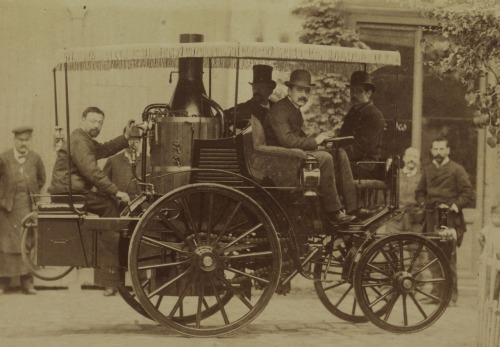 Albert de Dion, Georges Bouton et C.-A. Trépardoux dans une automobile à vapeur.Photographie.Auteur 