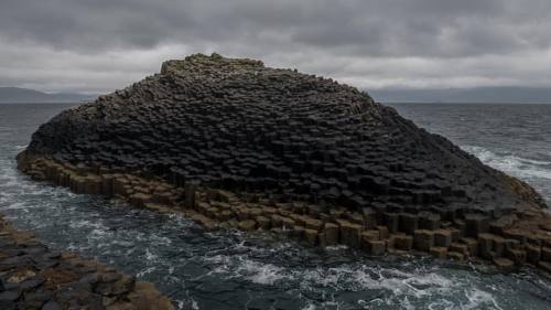 noahbradley: Just look at that thing. #staffa #geology #magma #lava #volcanic #nature #travel #digit