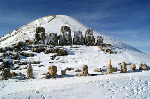 coolartefact:Stone heads on Mount Nemrut - pantheon of Armenian-Greek gods constructed by Antiochus 