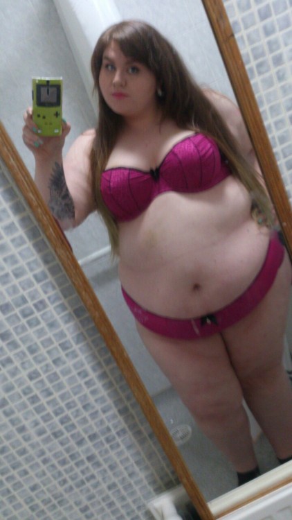 chubbachubme:  Few newcpics :) porn pictures
