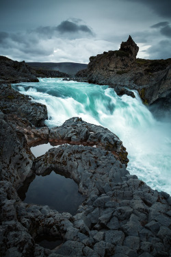 theencompassingworld:  renamonkalou:  Geitafoss | Bjørn Pretzel  The World Around Us