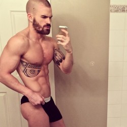 strongjaws:  #abs#ass#beard#chest#fit#fitness#gay#gym#guyswithtattoos#instafit#instagay#inspiration#man#muscles#motivation#pecs#scruff#selfie#tattoos#workout#strongjaws