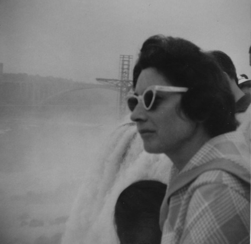 picturesfromgrandpa:  Sala.  Niagara Falls, 1960 