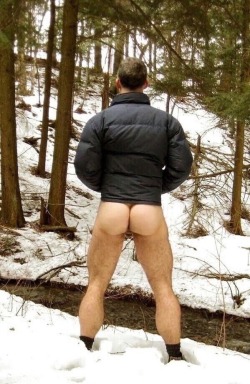 bill02324:  butt-boys:  Snow day. No school! No pants!   Brrrrrrrr