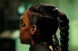 Anissa Pierce in Black Lightning 1.09