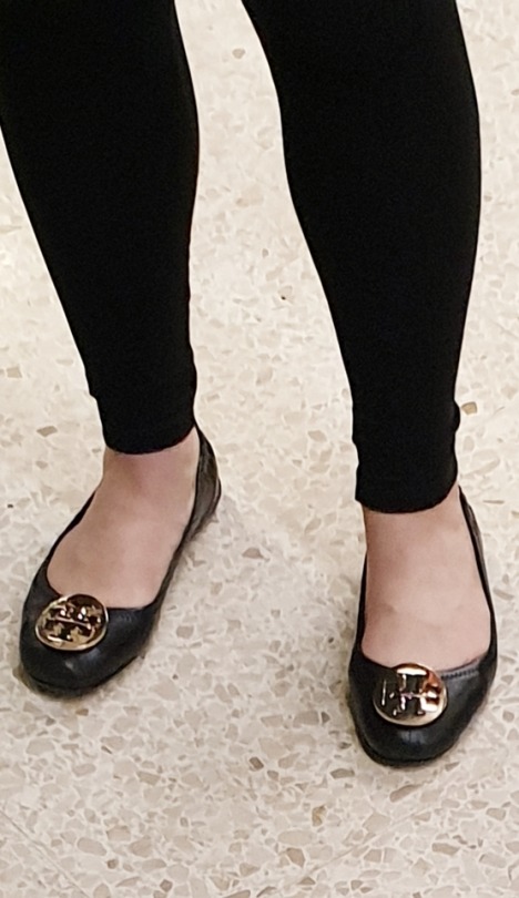 ladiesfashionstyles:  A stylish pair of tory burch ballet flats.