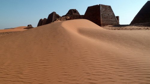 aenigmatischer-lumpensammler:In a desert in eastern Sudan, along the banks of the Nile River, lies a