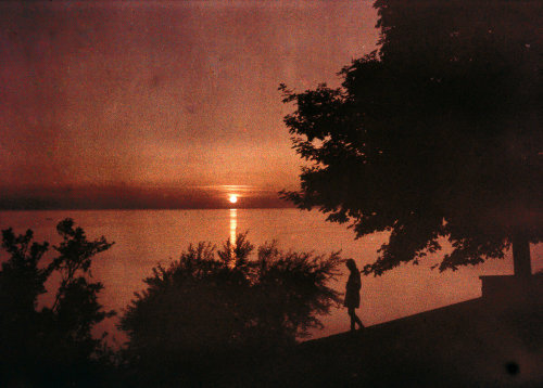 Sunset, 1925 and 1930. Autochrome, photograph – Friedrich Adolf Paneth. 