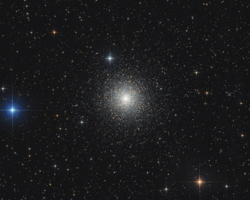 astronomyblog - M15 - Dense Globular Star Cluster Image...