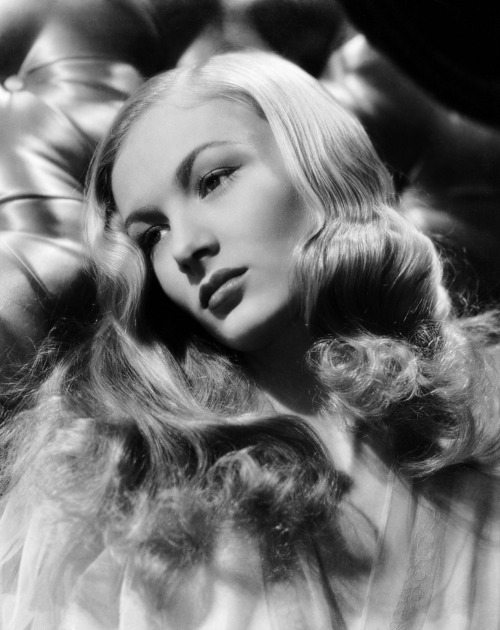 The glam, vintage-inspired waves seen at Lauren Moffatt’s Fall 2013 presentation reminded us of one of our longtime hair idols, Veronica Lake! (via The Mid-Atlantic Nostalgia Convention)