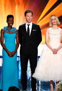 lanactrlaltdelrey:  cumberbum: Benedict Cumberbatch presenting a SAG Award  I love this photo so much. It doesn’t matter if you’re black, extraterrestrial  or white, we can all exist together in peace. 