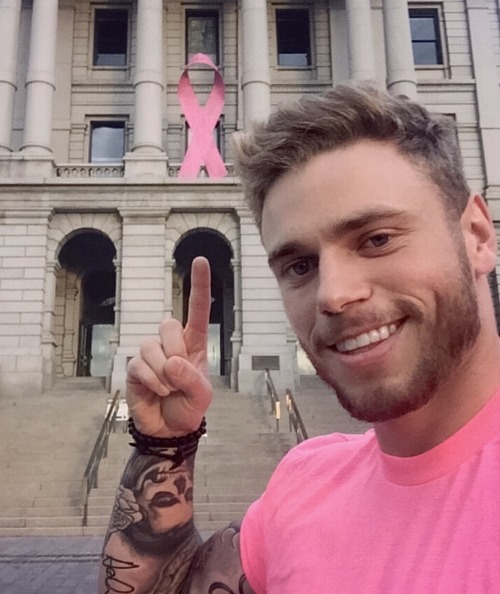 luz-natural:  5 times Ski world champion and recently one of the few sportsmen out,…@guskenworthy 