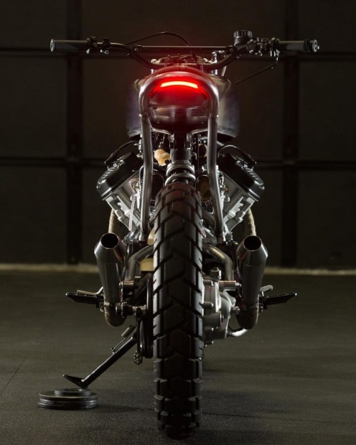 downshiftstudio: CX500 or a #cylon you decide… by my buddy @brayshawcreative  #motonerd #moto