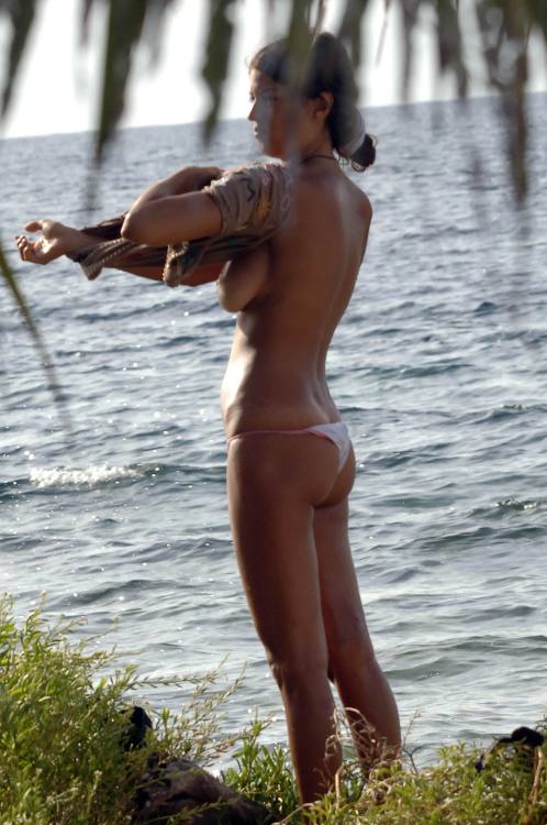 toplessbeachcelebs:  Sara Tommasi (Italian Actress) caught topless on the beach (October 2006) 