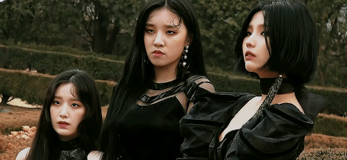 (g)i-dle “i trust” concept photo behind group scenes