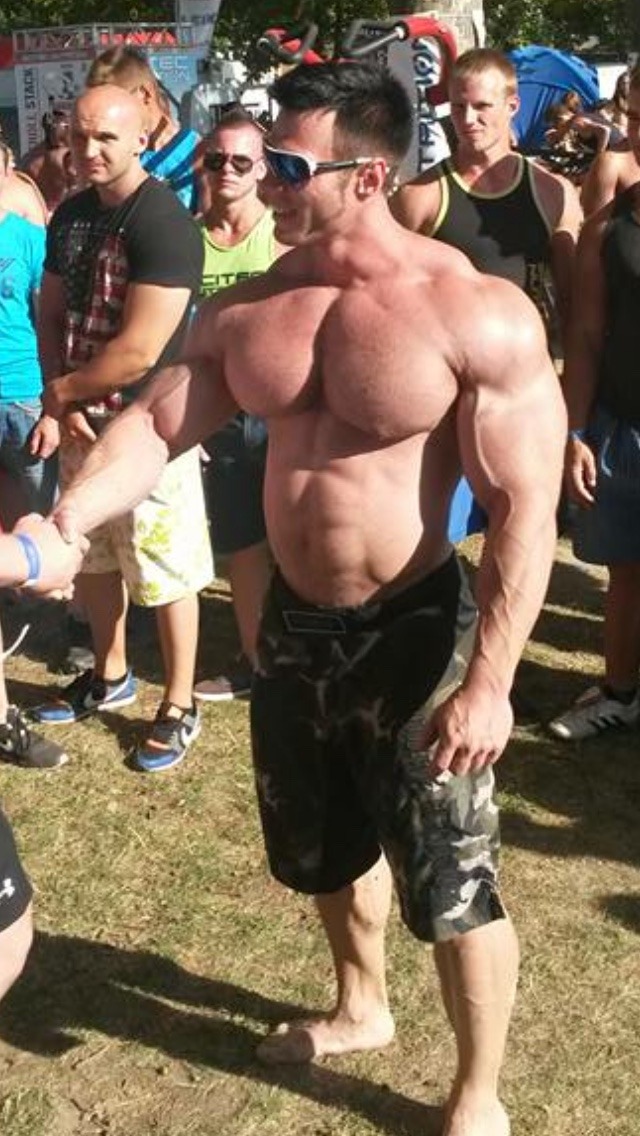 chrisfront:  barelederratte:  SH NAZZIMUSSKELSSAU   He would never touch a fag like