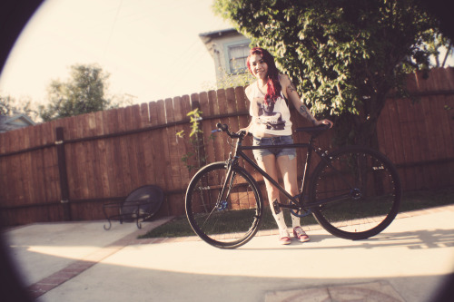 sexycyclists: BABE AND BIKE TAKE 3