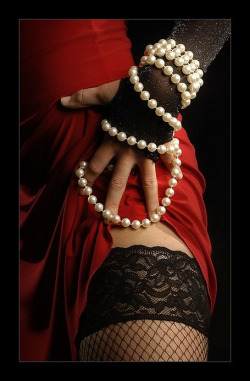 dreams-in-metaphors:  Pearls.  Pearls. Always.