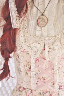 mlle-marianne:  Close-up of some recent outfits