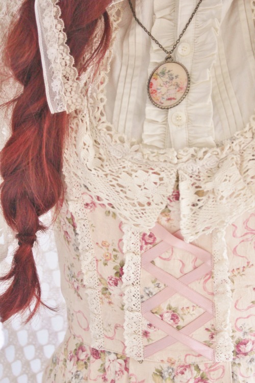 mlle-marianne:  Close-up of some recent outfits 