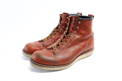 red-wing-shoes-taiwan:  Red Wing - Heritage Work, Lineman Boots #2907 in Oro-russet “Portage” Leather. 這雙2907自購入後2年都沒有上油，在自然的著用後，也呈現自然的舊化，並且沾惹較為頑強的污垢，但褪色後的樣貌，可以讓大家參考，也可以知道S.B.