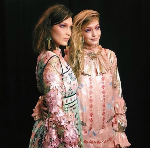 isabellahadidsource: Bella and Gigi Hadid bkacstage at Anna Sui FW18 - 12.02.2018