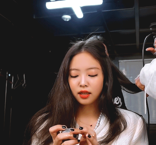 Jennie’s Choice: Cat Paw Game!