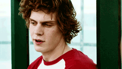 evanthomaspeters:  Evan Peters as Charles in Safelight 