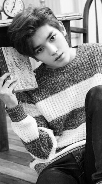 taenebre:   Throwback to pre-debut Lee Taeyong and his darker hair~  