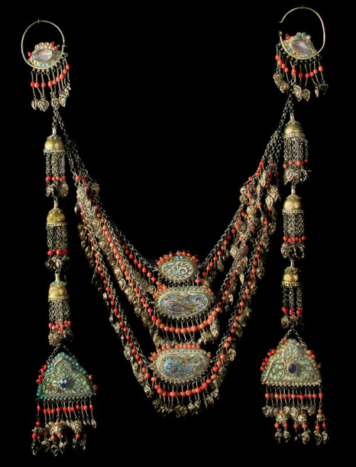 Uzbekistan | Jewellery from the collection of the Museum of Applied Arts in Tashkent | 19th - 20th c