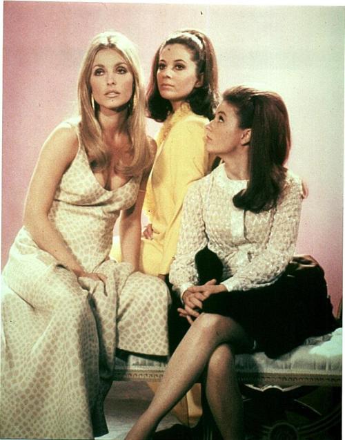 maniezheh:  aMused: Valley of the Dolls.