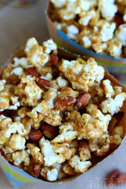 foodffs:  Salted Caramel Popcorn with AlmondsReally