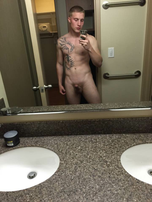 straightboysbaited:  22 Marine SD