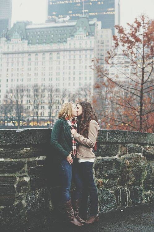 lipstick-lesbian:  ♀♡♀