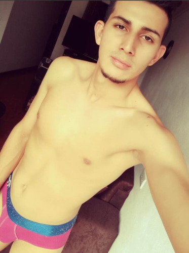 ticomorbosocr: El famoso allan mae que anda viendo que pesca en grindr para coger