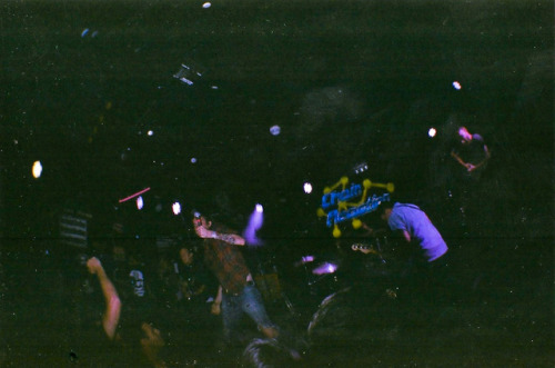 dumb-rock:  Pianos Become the Teeth // Chain Reaction