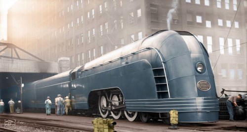 frenchcurious:  Photographie of the NY Central Mercury Streamlined Train in 1936 source Art Deco.