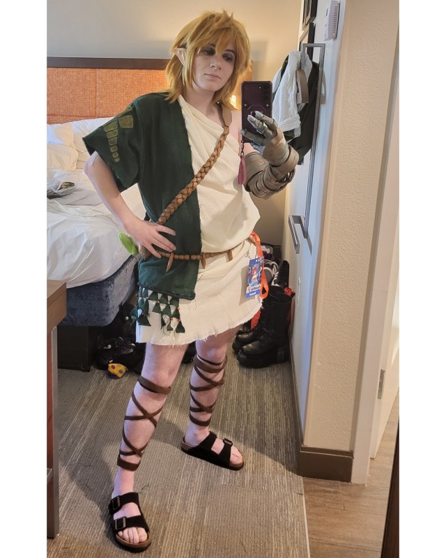 I remade my Archaic tunic Link bc I wasn't happy with how I sewed everything and how the color dye job turned out so here's 