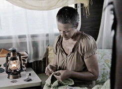 quodl:  Favourite TWD Character Meme: five whatever you want  Carol Peletier’s character development through fashion  “Her shoes in Season 1 were open-toed, very loosely woven huarache sandals.You could see her toes and things would stick to
