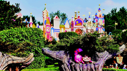 Disneyland Paris | Fantasyland↪   ♦ ♣  Alice’s Curious Labyrinth  ♠ ♥