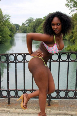 beautiful-ebonies:   Horny ebony girls looking to hookup are online right now! 